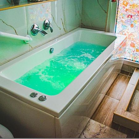 סלוניקי Kassandrou Suite Hot Tub-Jakuzzi - 2 Bedrooms - Big Balcony - Center מראה חיצוני תמונה